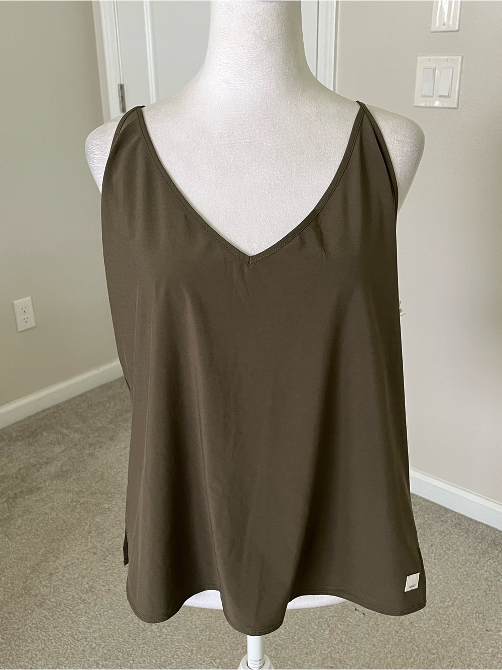 NWT Vuori Villa V-Neck Stretch Camisole in Color Oregano in Sizes Large & Small